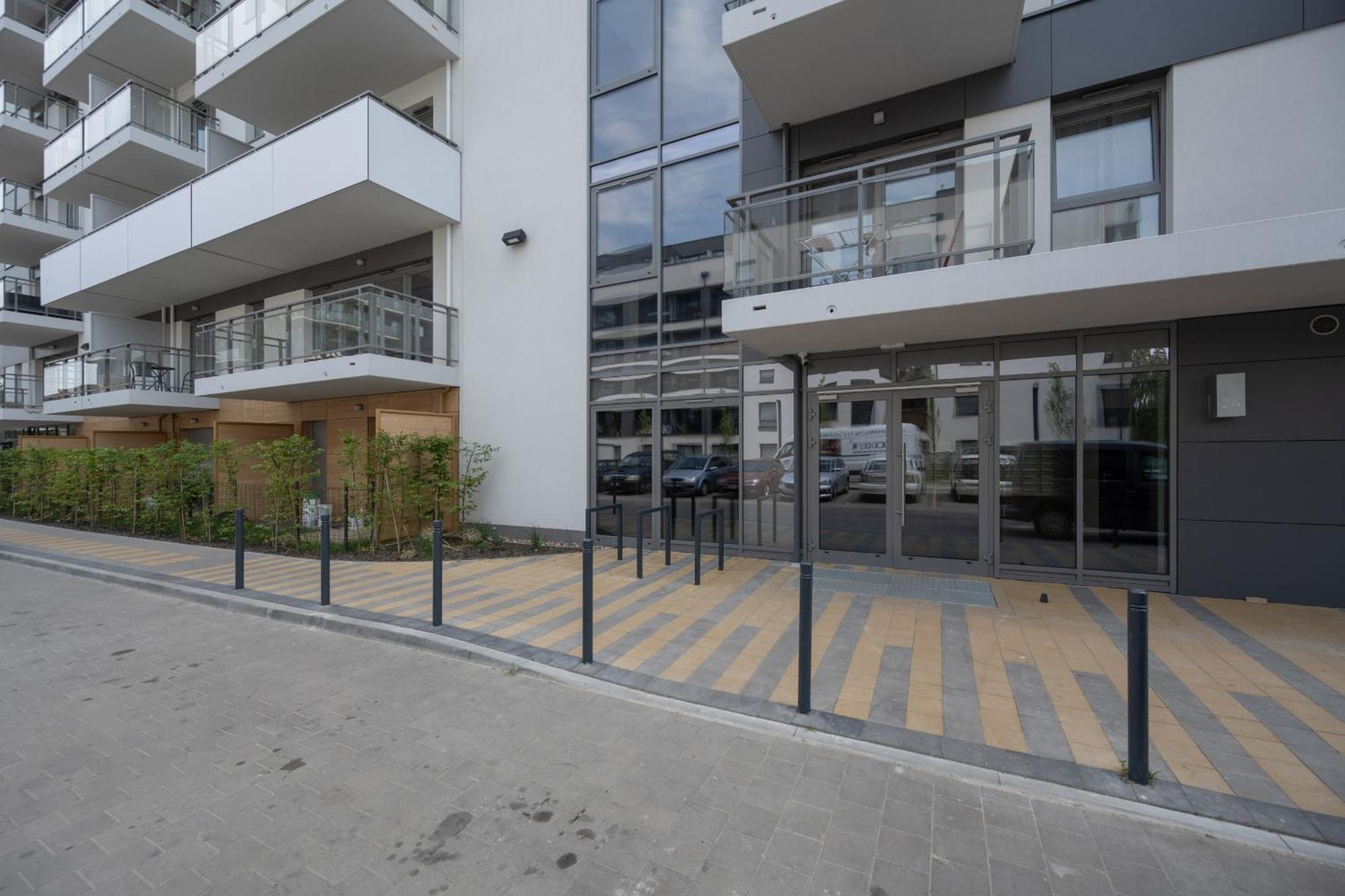 Apartment Elegant With Parking On Kepa Mieszczanska By Renters Prestige Wroclaw
