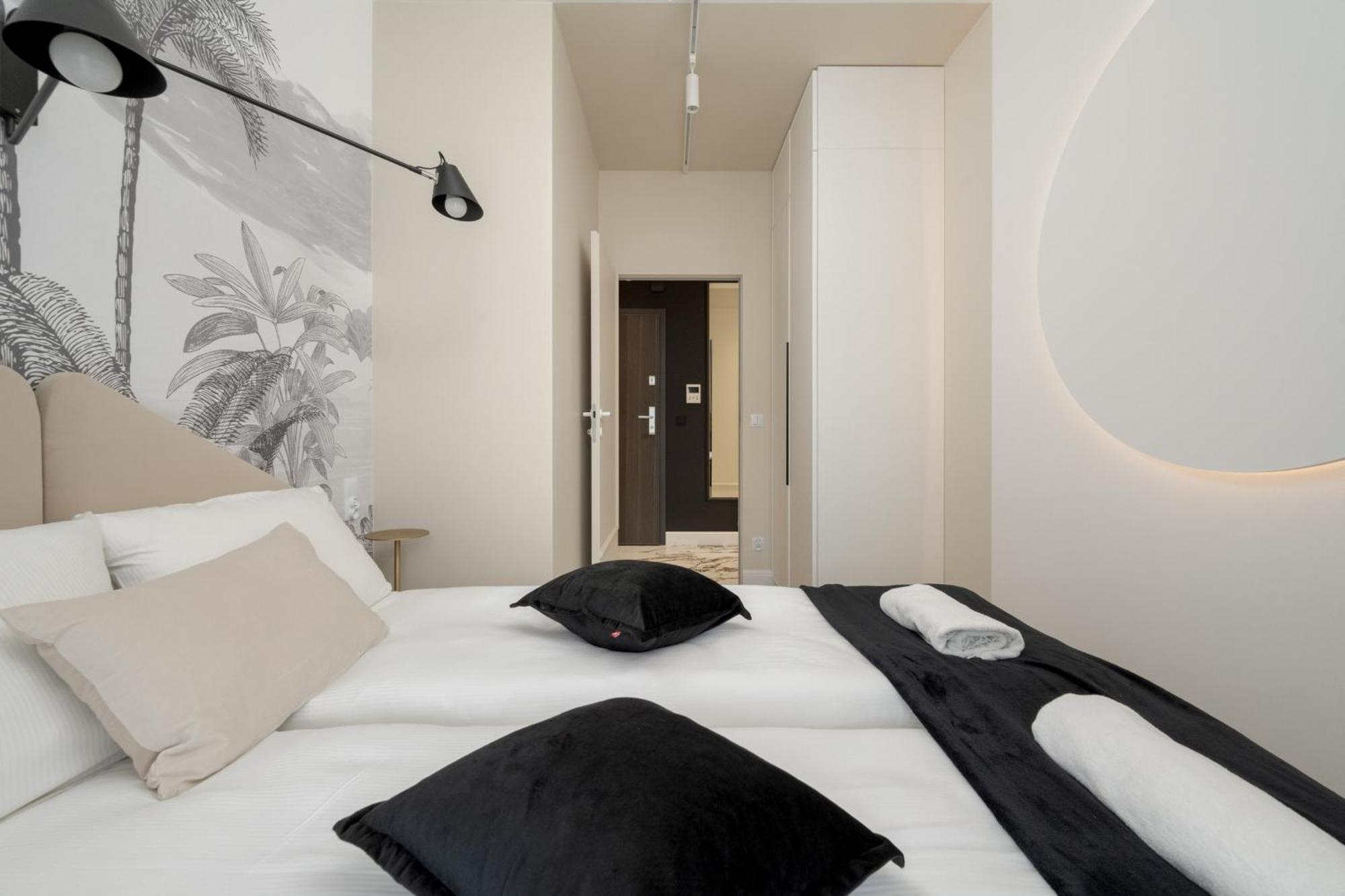 Elegant With Parking On Kepa Mieszczanska By Renters Prestige *