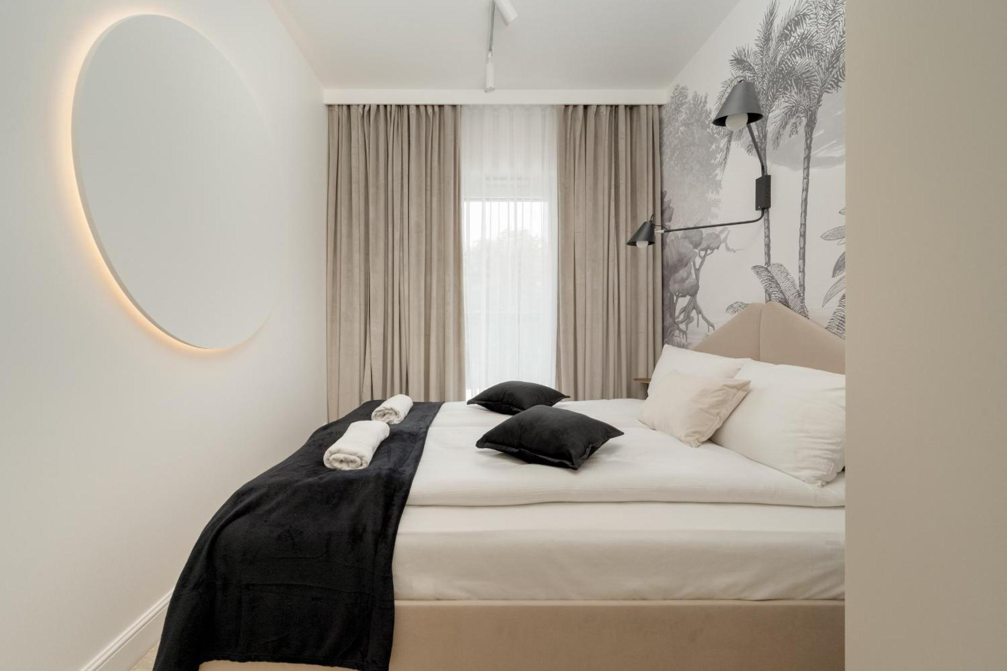 Elegant With Parking On Kepa Mieszczanska By Renters Prestige